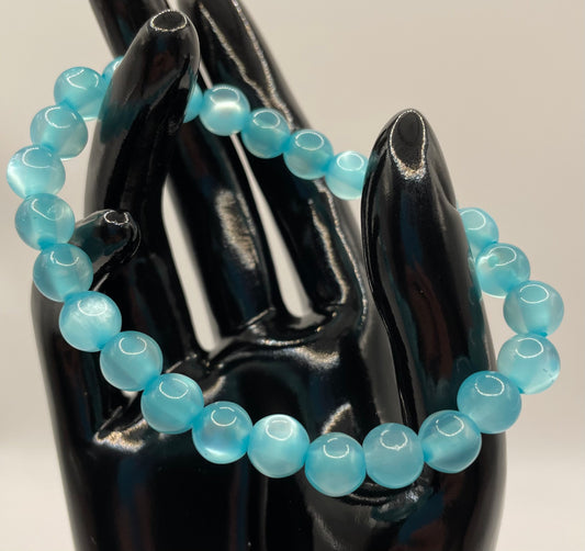 Light blue glass bead stretch bead bracelet. 7”