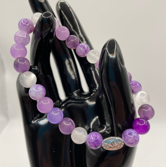 Mixed purple & white hue 8mm bead stretch bracelet, with metal detail.  7”