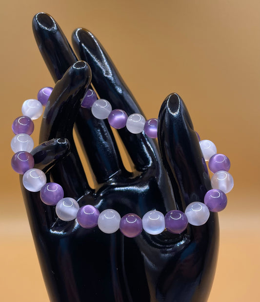 Purple and white 8mm glass bead stretch bracelet. 7”